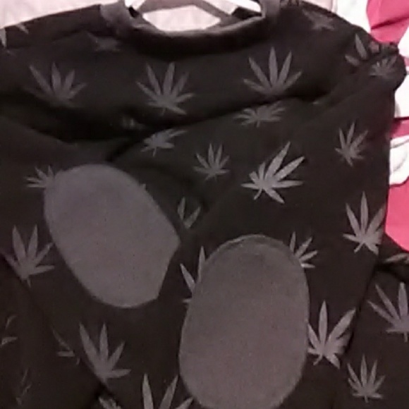 🌿420 Friendly Pot Leaf Sweatshirt 🌿 - Picture 5 of 6